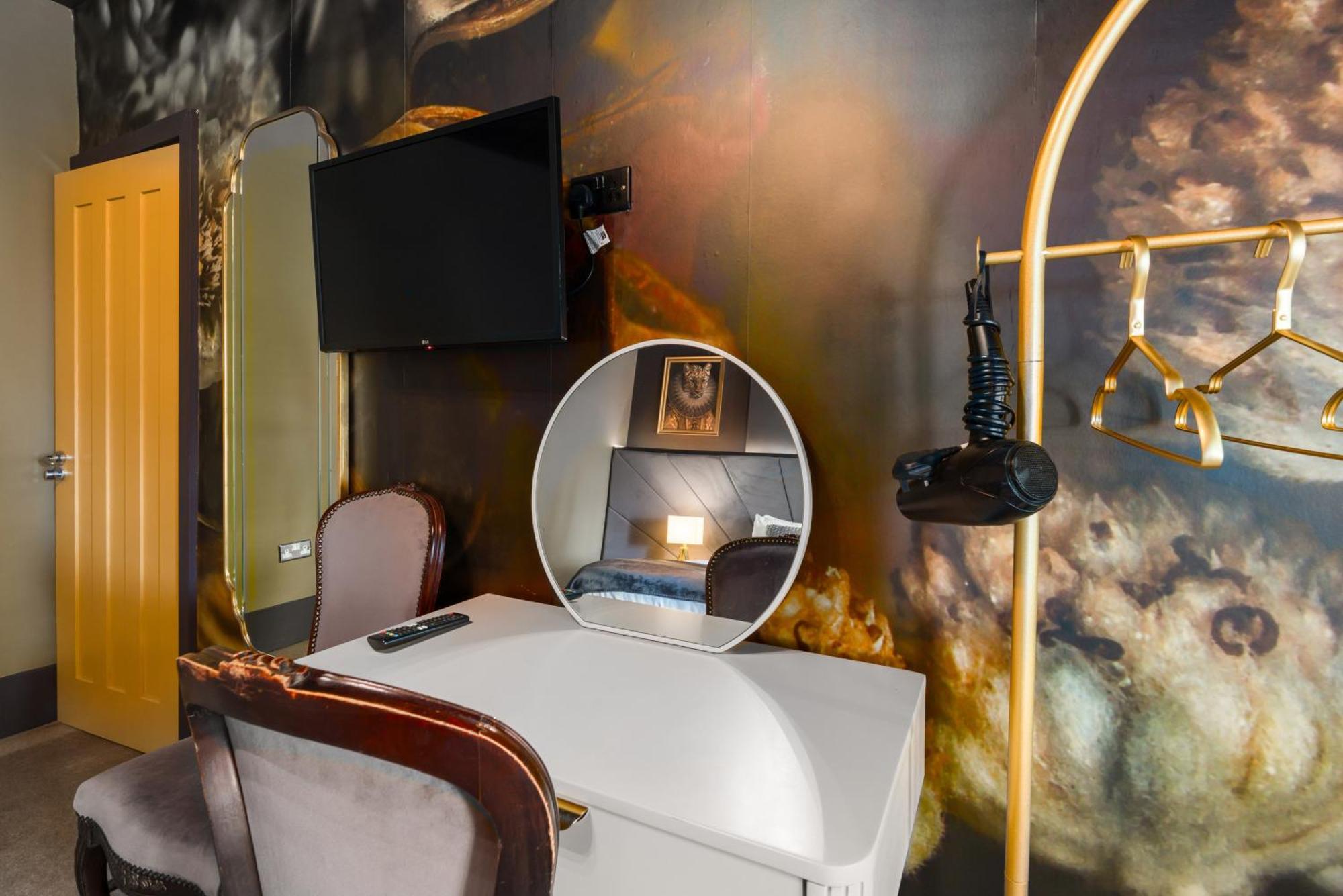 City Retreat, Spacious 4 Bed House, Games Room, Parking, Hot Tub & Bbq Cardiff Dış mekan fotoğraf