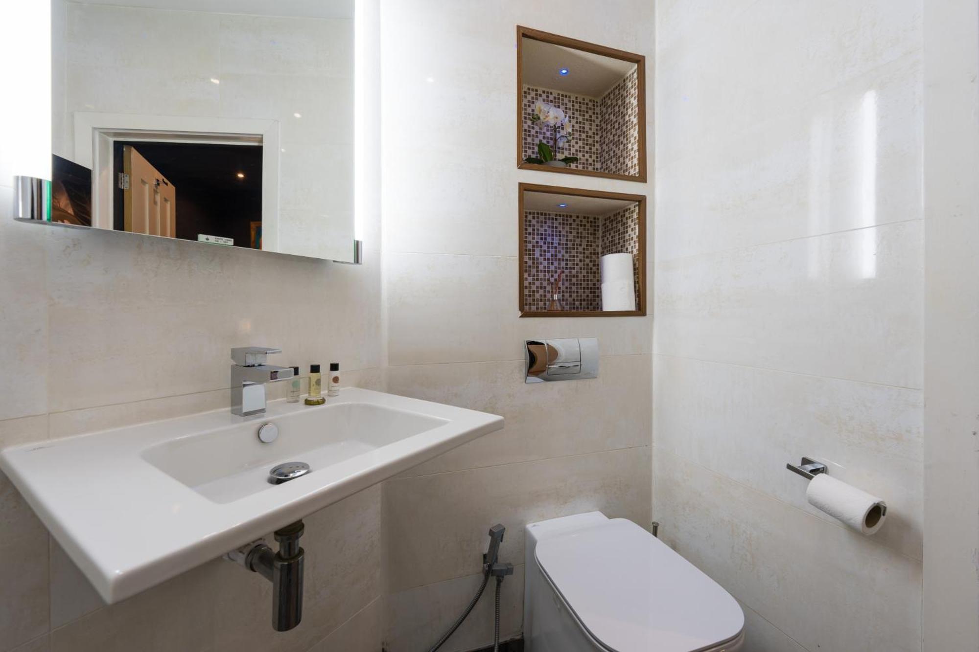 City Retreat, Spacious 4 Bed House, Games Room, Parking, Hot Tub & Bbq Cardiff Dış mekan fotoğraf