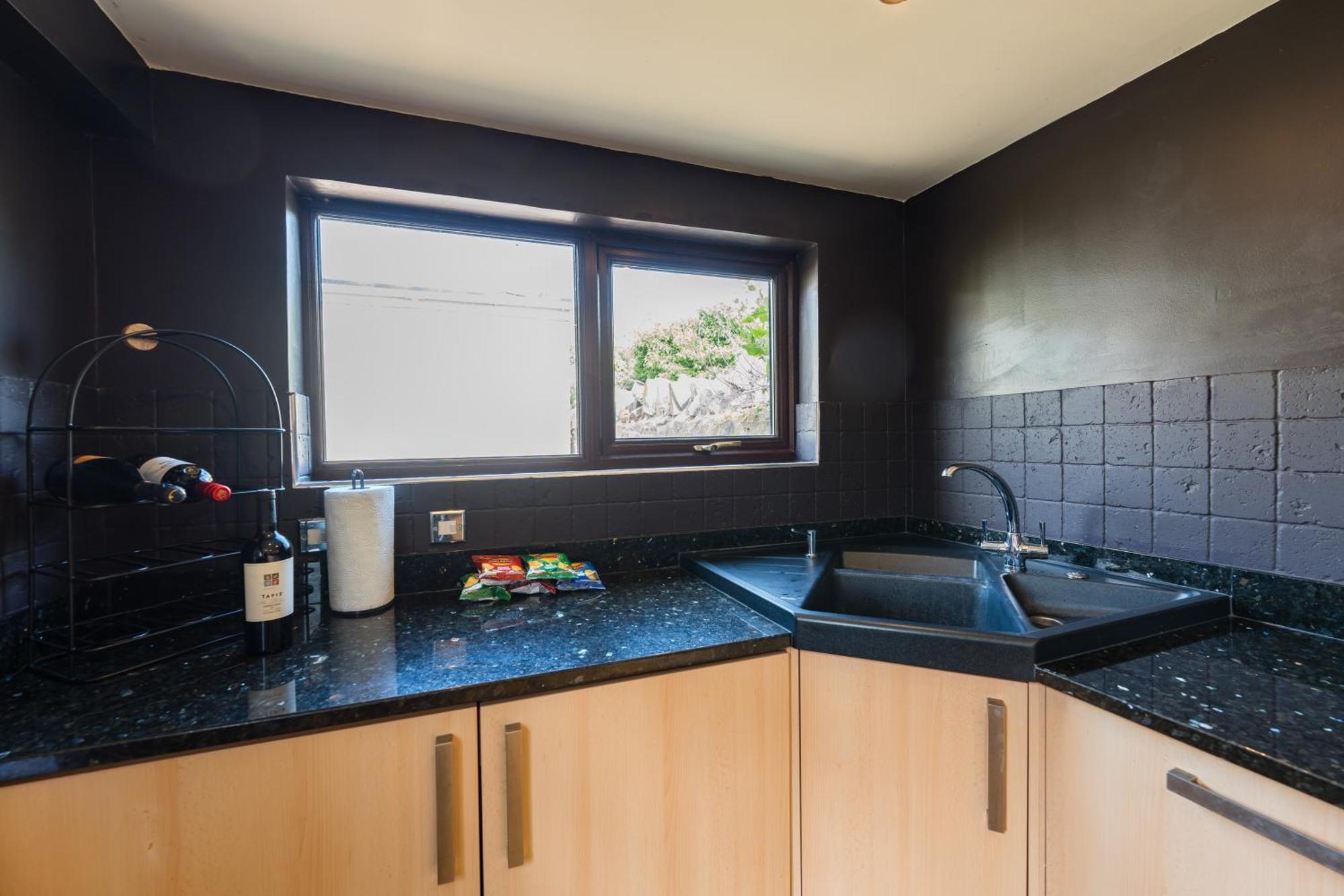 City Retreat, Spacious 4 Bed House, Games Room, Parking, Hot Tub & Bbq Cardiff Dış mekan fotoğraf