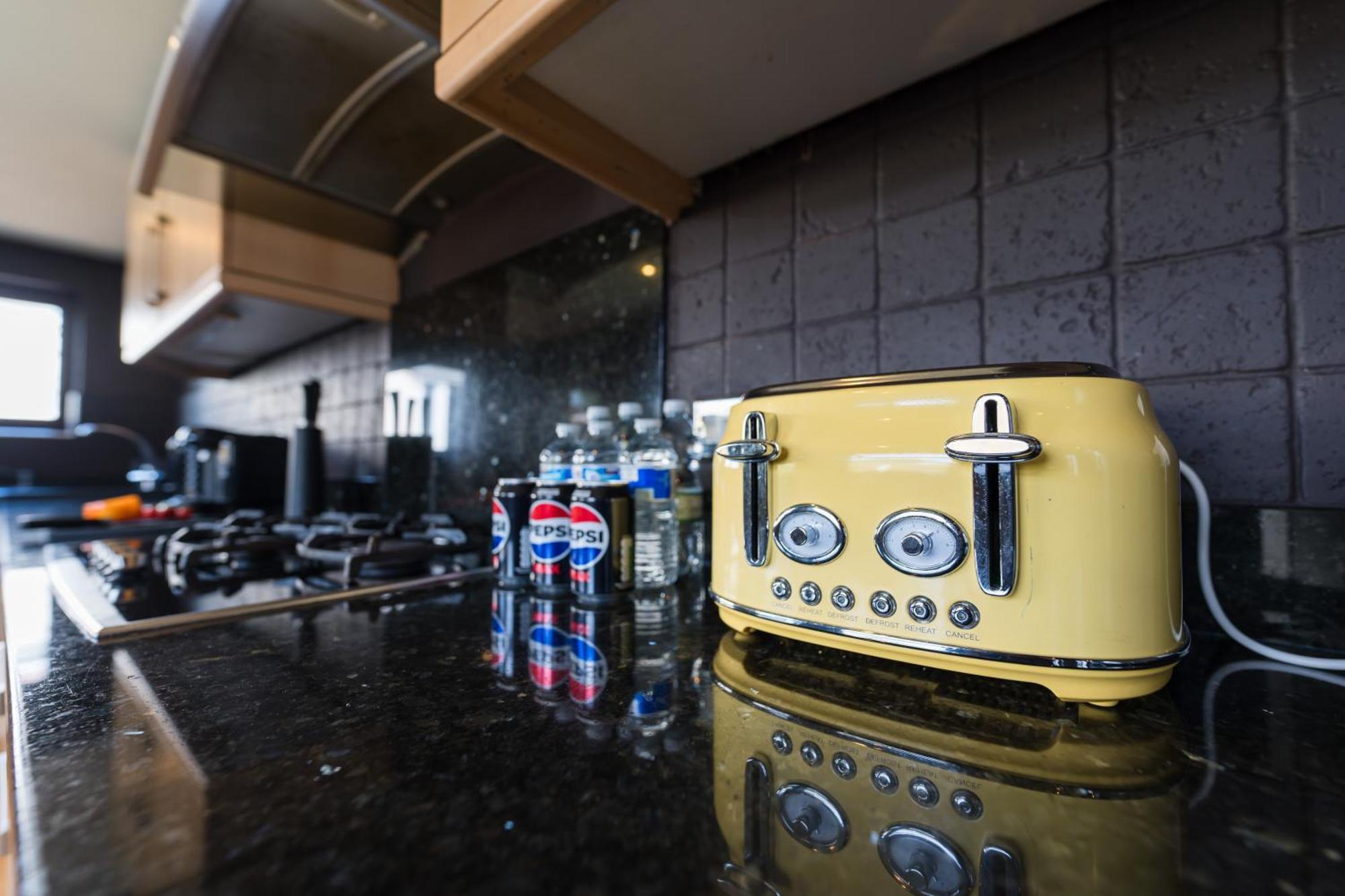 City Retreat, Spacious 4 Bed House, Games Room, Parking, Hot Tub & Bbq Cardiff Dış mekan fotoğraf
