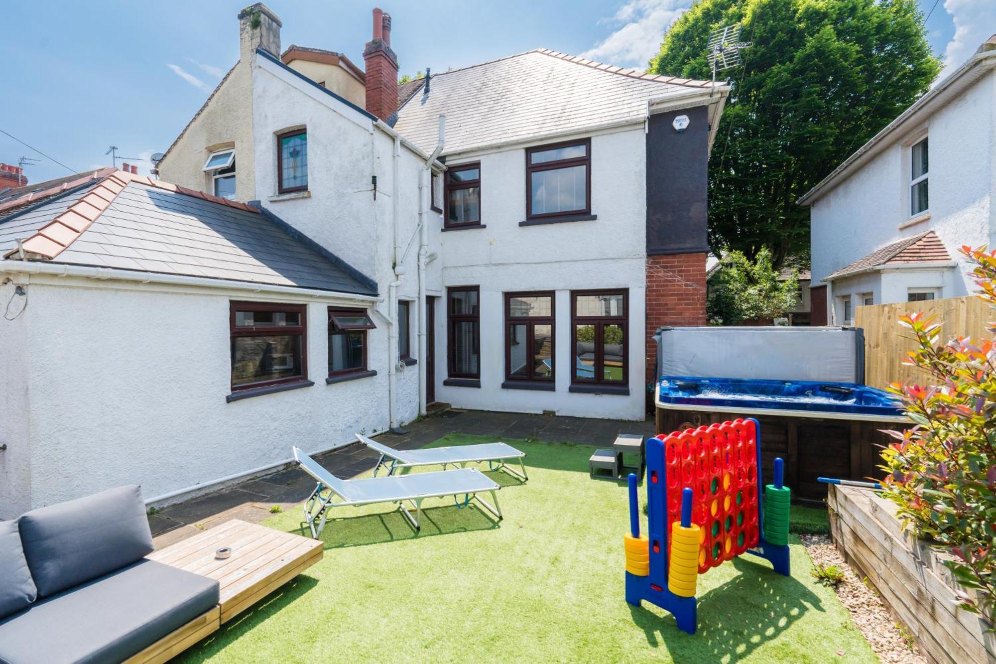 City Retreat, Spacious 4 Bed House, Games Room, Parking, Hot Tub & Bbq Cardiff Dış mekan fotoğraf