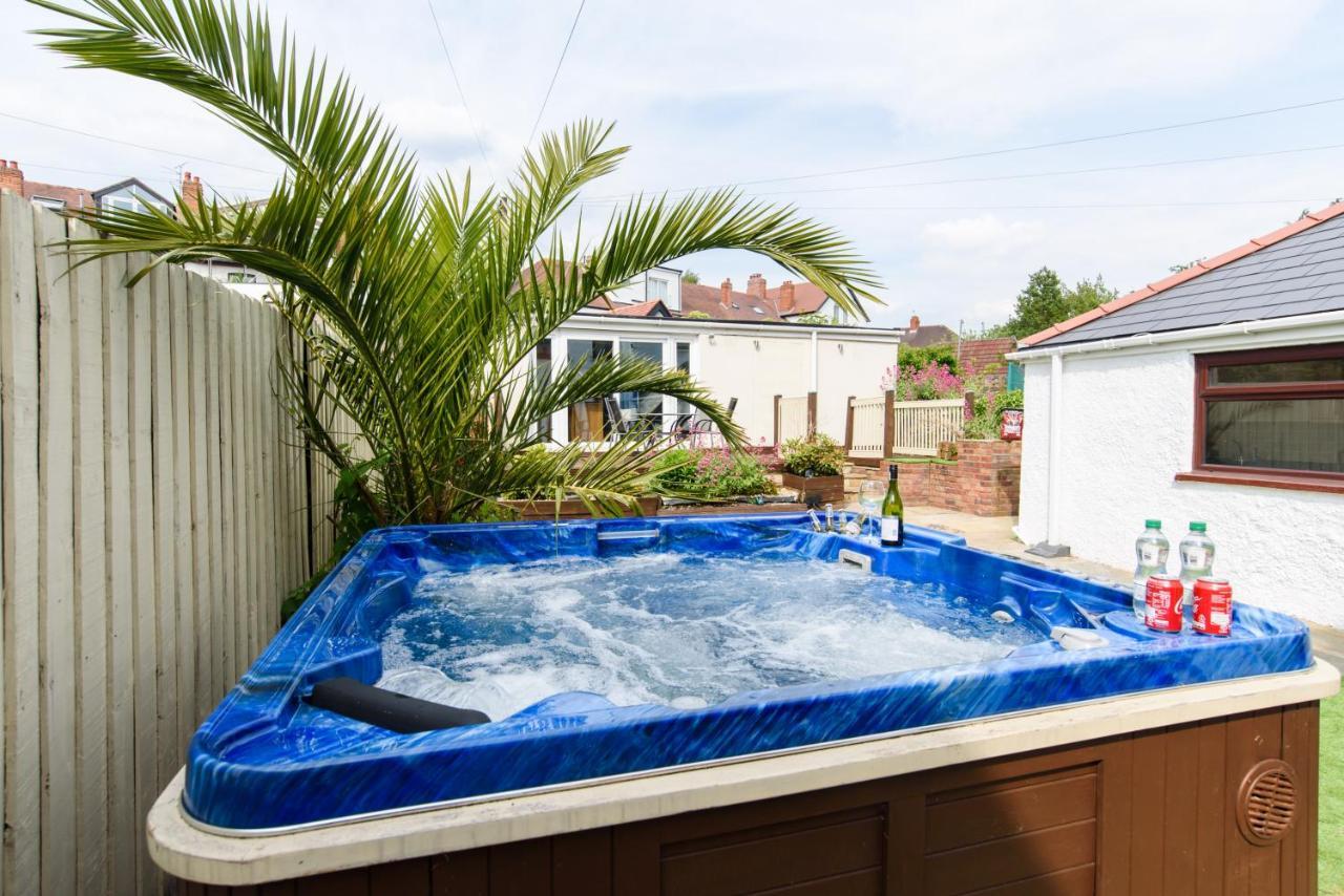 City Retreat, Spacious 4 Bed House, Games Room, Parking, Hot Tub & Bbq Cardiff Dış mekan fotoğraf